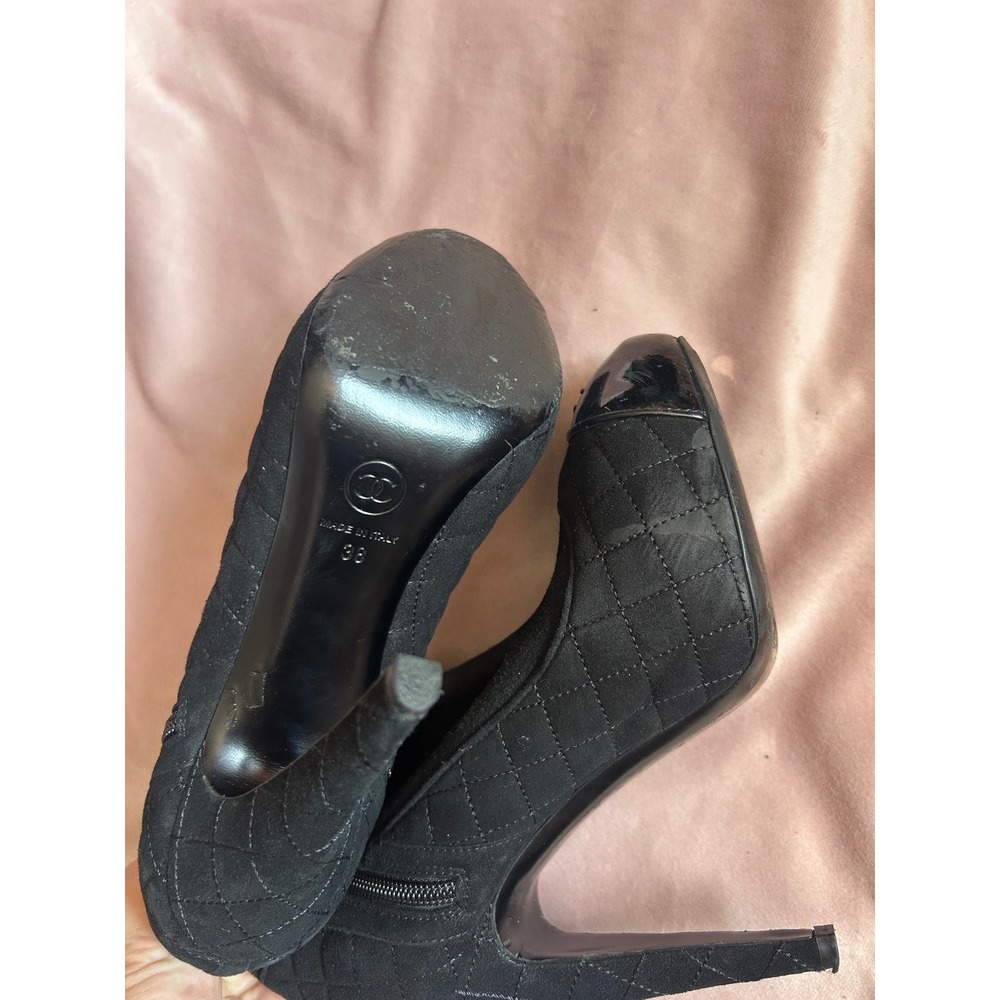 Chanel Black Quilted Suede Patent Cap Toe CC Logo Ankle Boots Size 38 - Picture 8 of 10